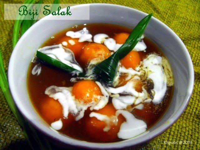 Resep Kolak Biji Salak Spesial Aroma Pandan Ala Qudapan