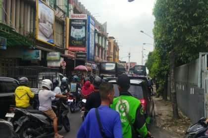 Macet Di Jalan Pattimura Mengular, PO Bus Ohana dan Eldivo Kangkangi Aturan